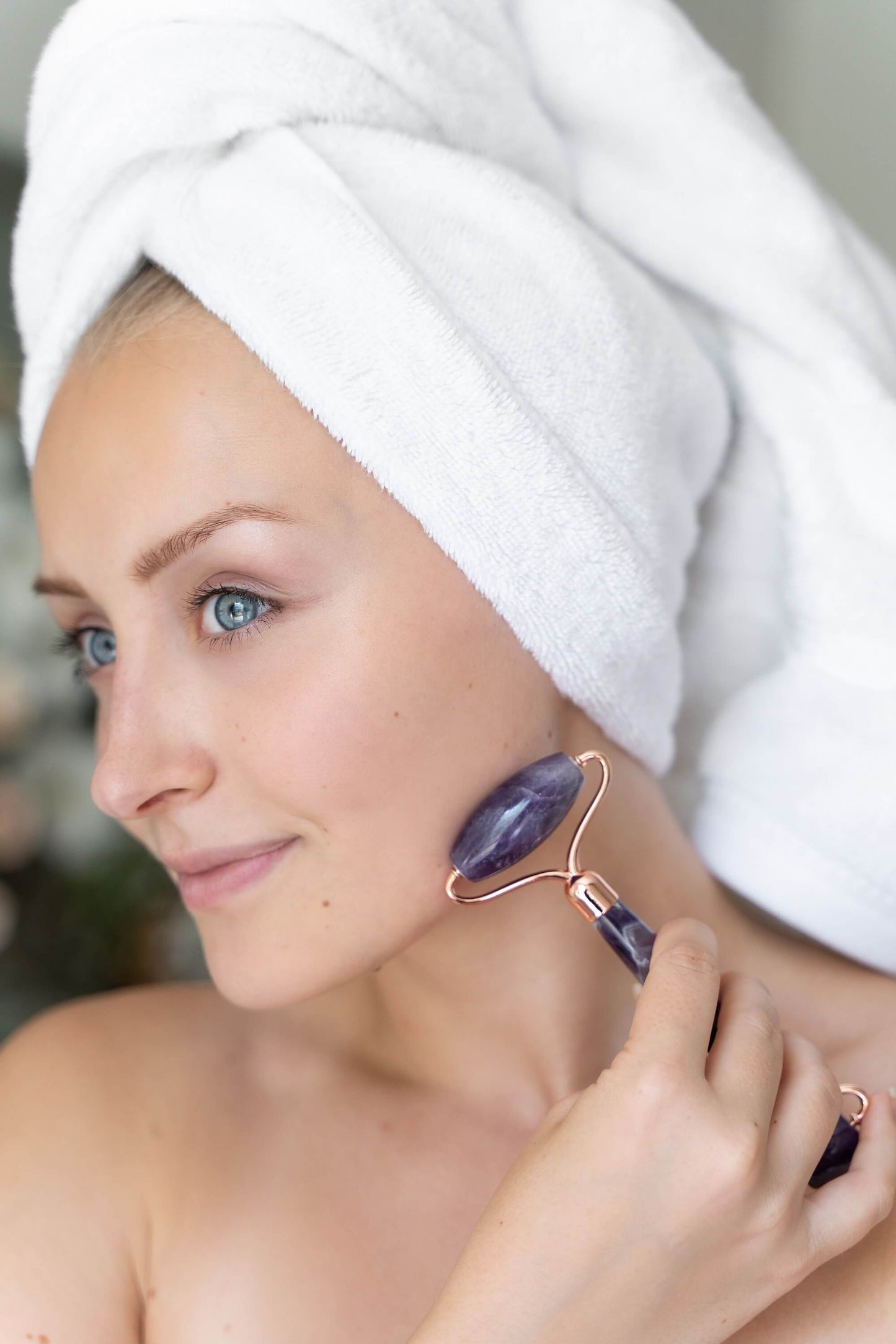 amethyst facial roller amethyst face roller for women amethyst jade roller beauty gemstone face roller jade roller for face facial roller massager crystal facial roller crystal face roller amethyst roller for depuffing gemstone amethyst face roller