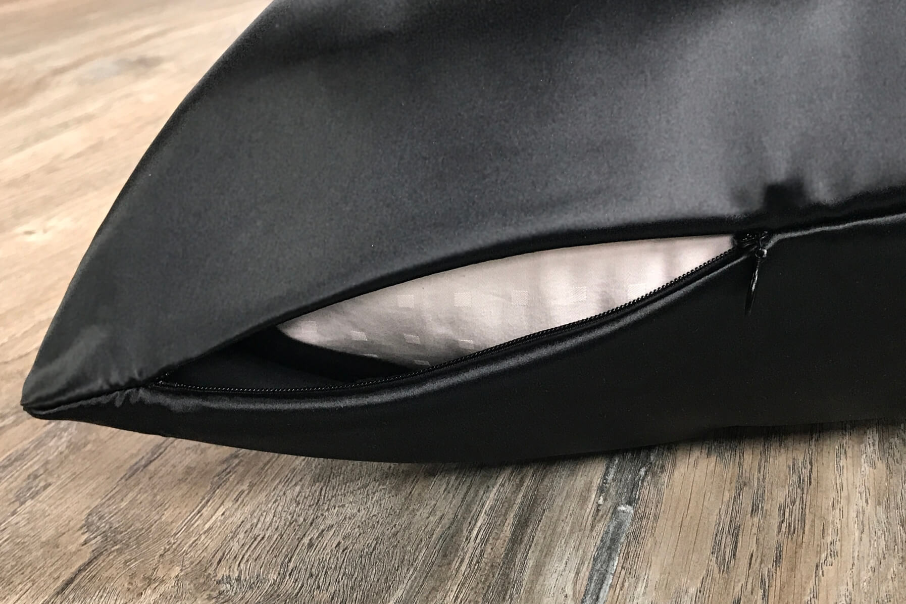 Celestial Silk black 25 mm silk pillowcase with invisible zipper closure